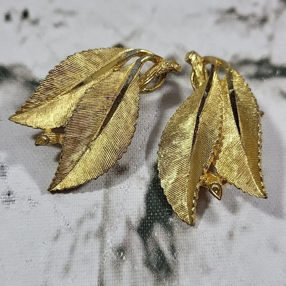 Vtg RSK Goldtone Leaves‎ Clip Earrings 1